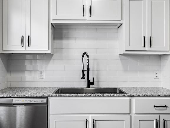 5th image of 66 Eastwood Pl Unit 2