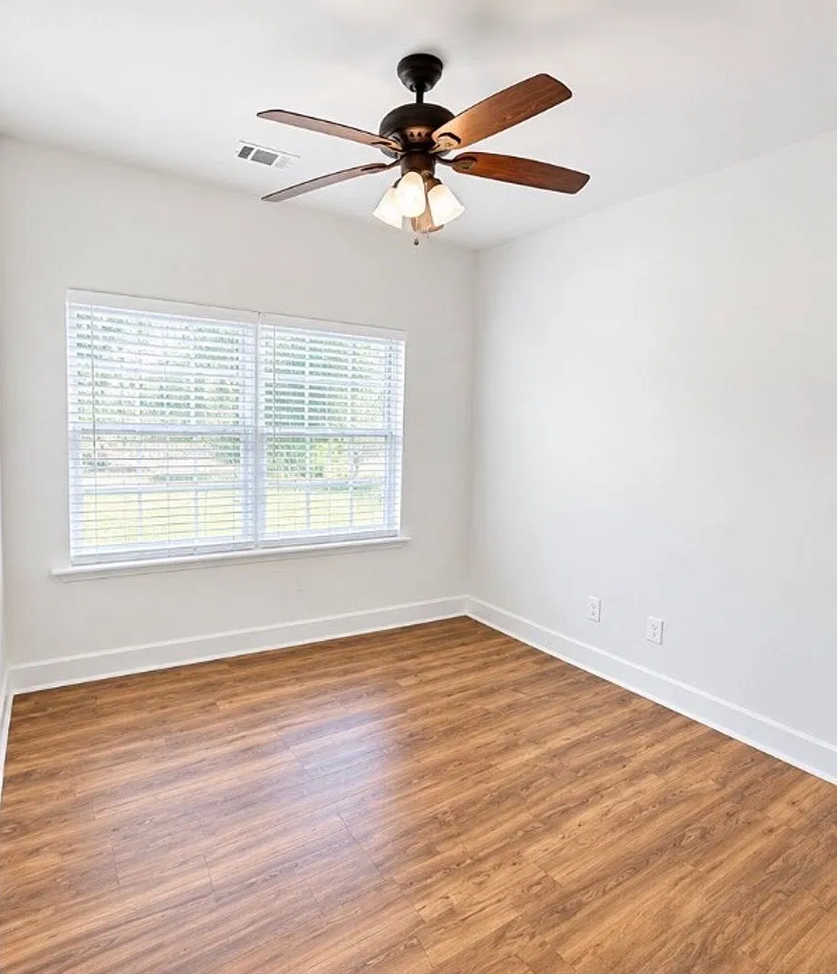 For Lease — Photo 4
