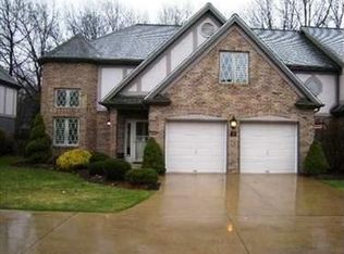 19 Aberdeen Ct, Rocky River, OH 44116