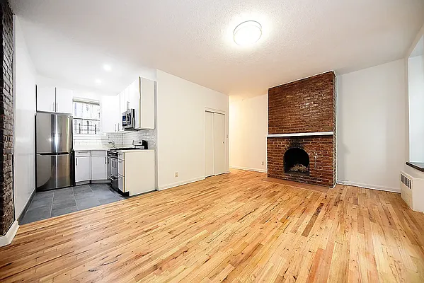 Rented by Buchbinder & Warren | media 3