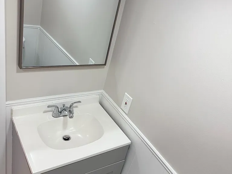 2339 E Fletcher St — Photo 7