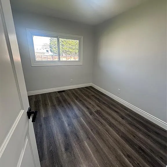 2549 Grand Marais Rd W #UPPER — Photo 4