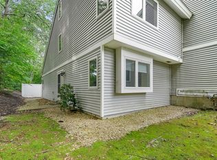 19 Meadow Pond Dr APT G, Leominster, MA 01453
