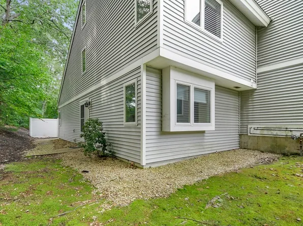 19 Meadow Pond Dr APT G, Leominster, MA 01453