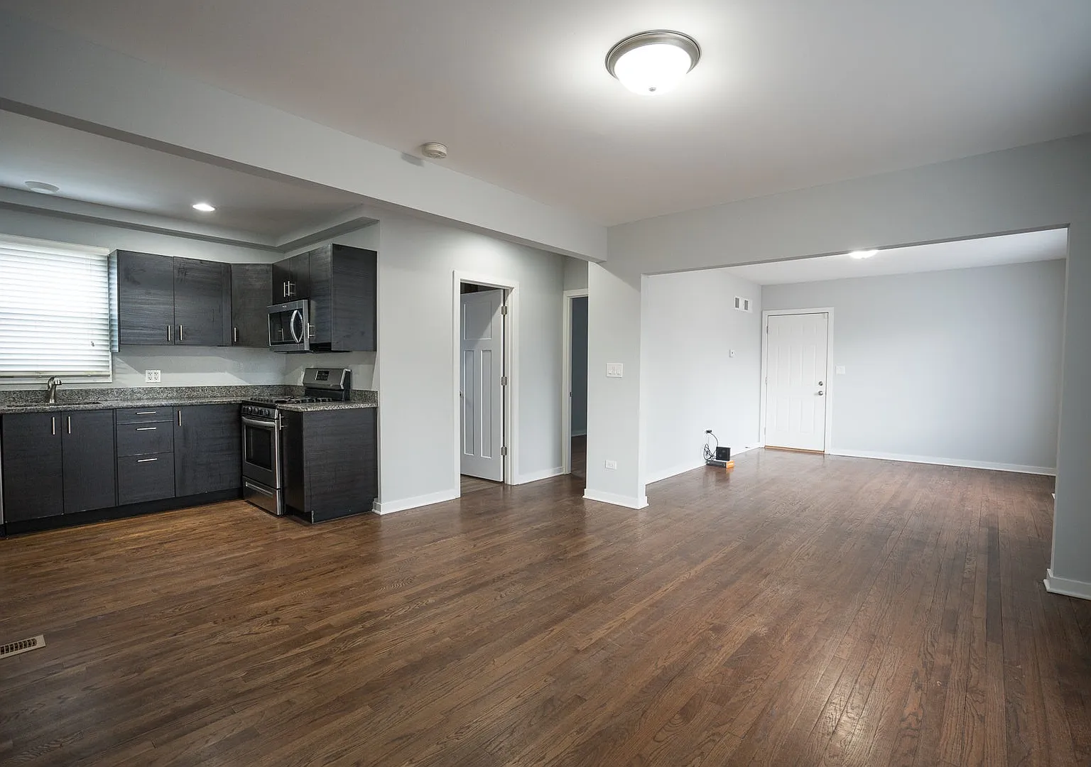 2 bed, 1.0 bath, 1100 sqft, $1,600 — Photo 3