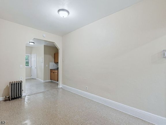 5th image of 5 Monroe St APT 4