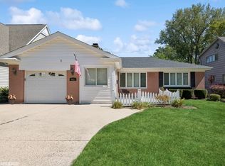 621 Prairie Ave, Barrington, IL 60010