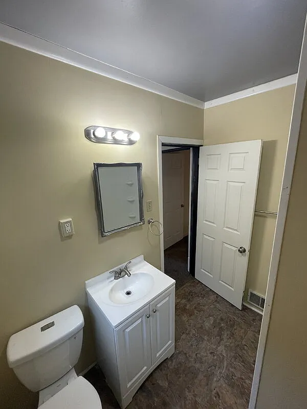 3 bed, 1.0 bath, $1,650 — Photo 4
