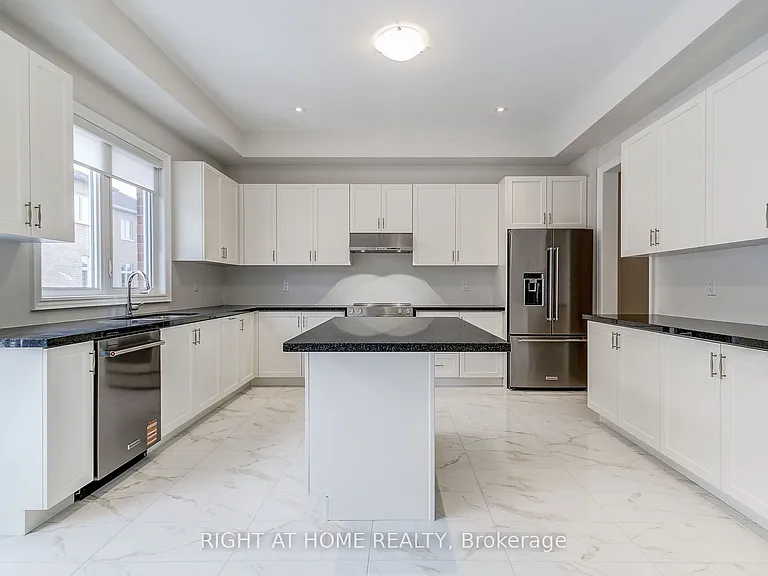 51 Lorrain Hand Cres — Photo 15
