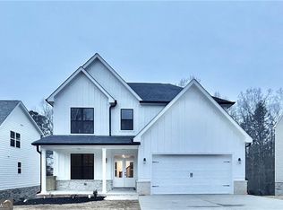 24 Lakewood Ct SE, Cartersville, GA 30120