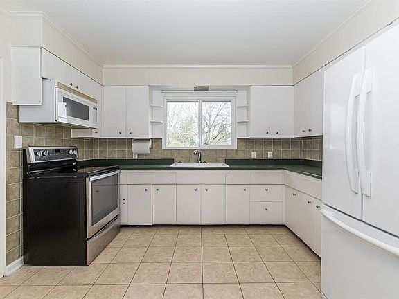4th image of 46615 Fraser Ave