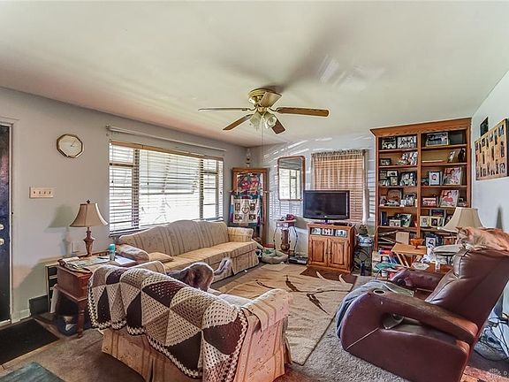 5th image of 626 Hillrose Ave