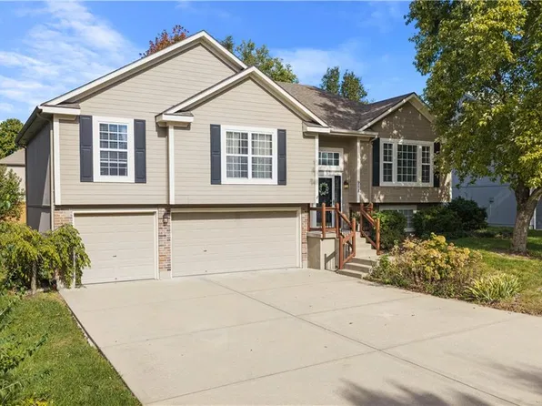 958 NW Maplewood Ct, Grain Valley, MO 64029