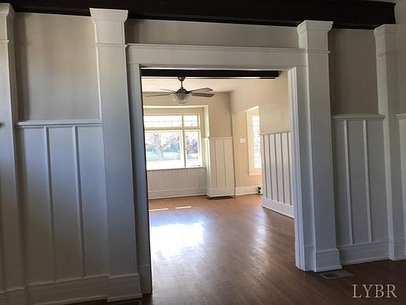 3rd image of 202 Oakridge Blvd