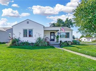 402 Wayne Dr, Fairborn, OH 45324
