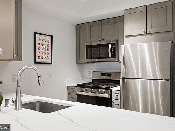 4th image of 440 L St NW Unit 601