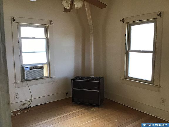 5th image of 917 W 13th St