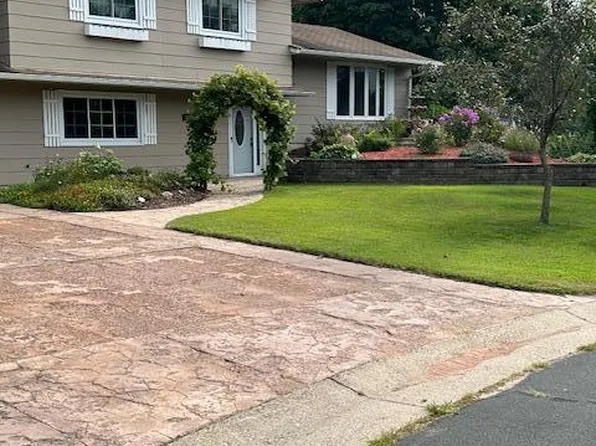 592 Mercury Cir, Shoreview, MN 55126