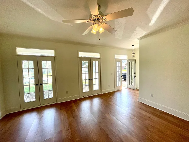 208 Chestnut Dr — Photo 5