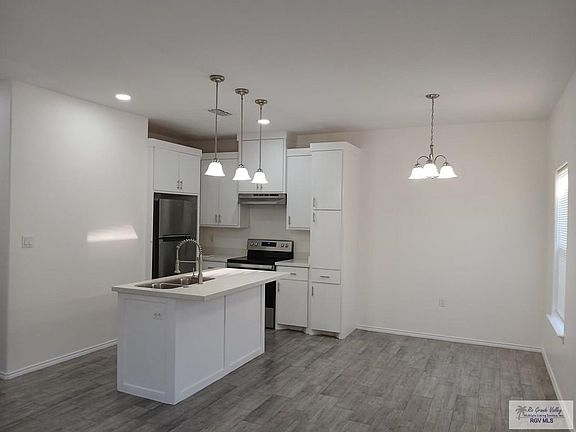 4th image of 605 W Cypress Ave #B