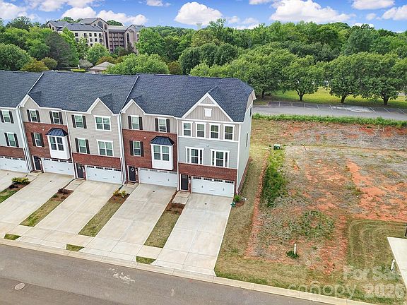 4th image of 2528 Grantham Place Dr