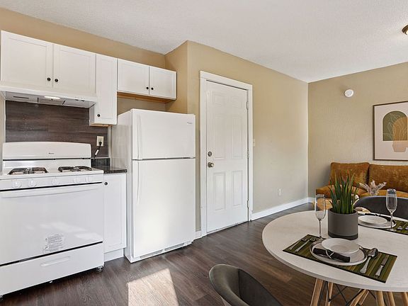 2nd image of 953 Desoto St APT 6