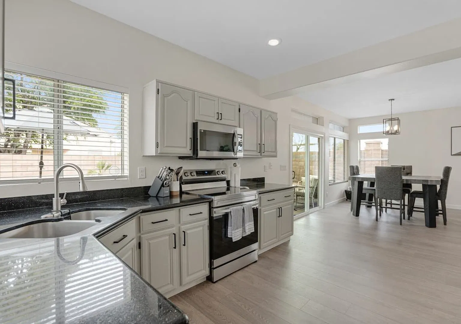 5BR Gilbert Home | Heated Pool & Putting Green — Photo 4