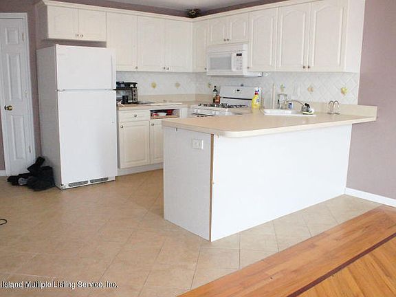2nd image of 318 Nelson Ave