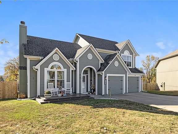 3rd image of 860 River Dr