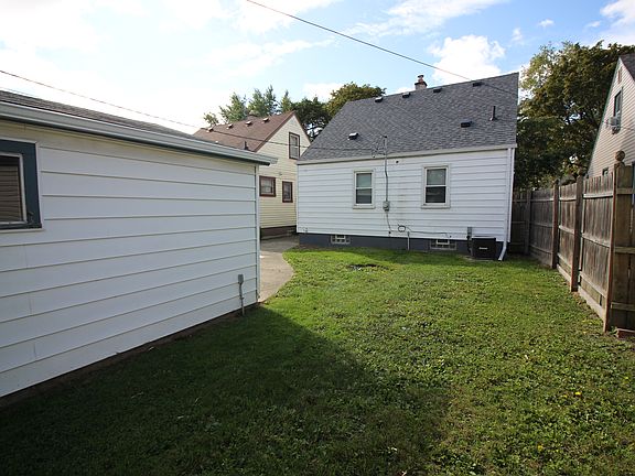 3rd image of 2274 Detroit Ave