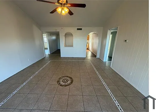 2320 Montclair Cir — Photo 24