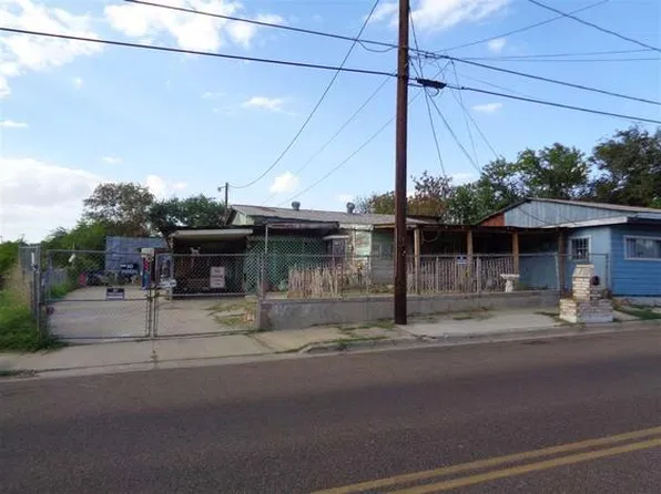 2714 Market St, Laredo, TX 78043