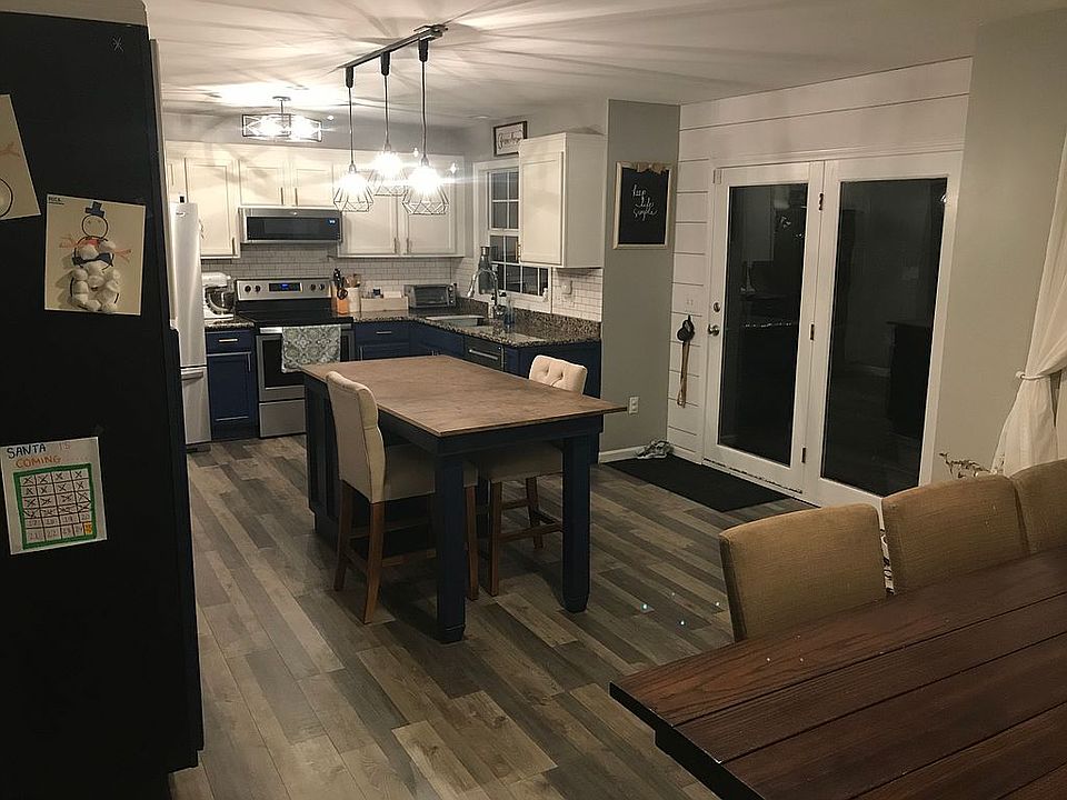 2nd image of 1420 Ashwood Ln