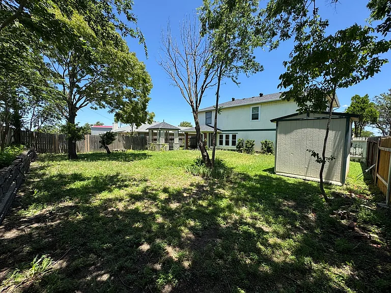 1204 Bristol Dr — Photo 22