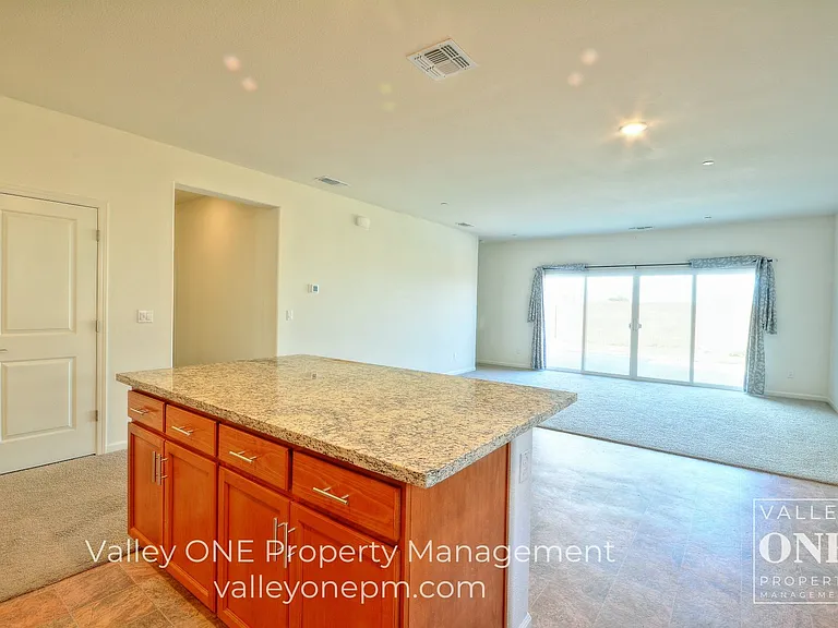 933 Tipton Ln — Photo 21