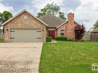 812 Buckhead Ave, Springdale, AR 72764