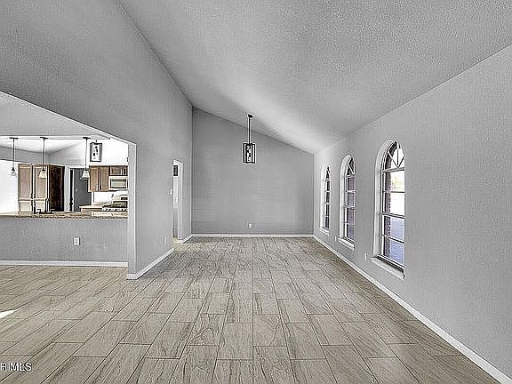 4th image of 3709 Roslyn Dr