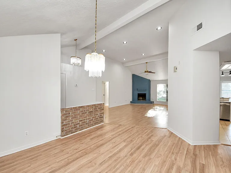 3611 Bee Bayou Ln — Photo 6