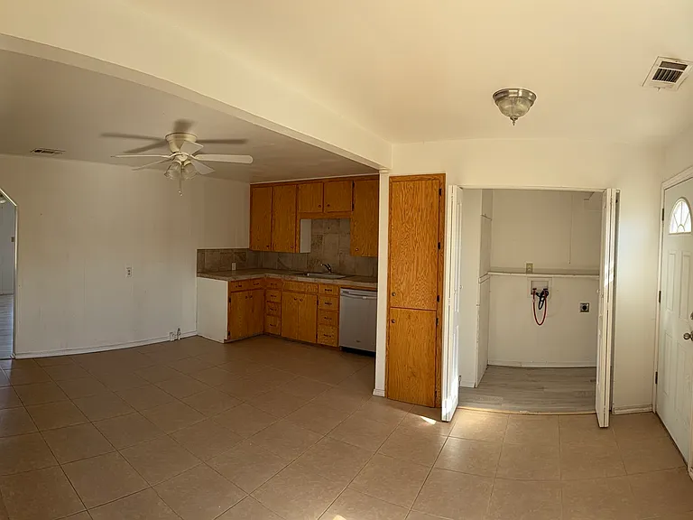 1008 N Avenue J — Photo 8