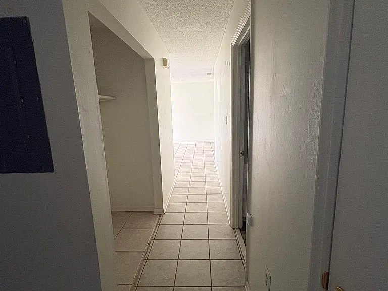 502 Chateau Cir — Photo 10