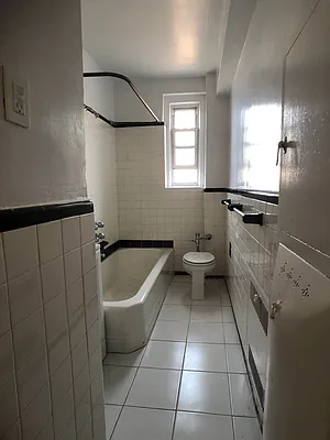 Rented by Kew Forest Realty Inc | media 12