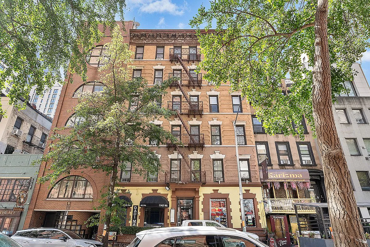 246 E 51st St APT 8 photo 1