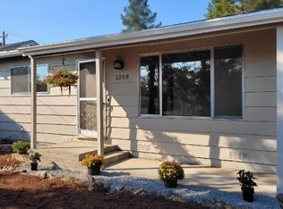 1208 SW Jordan St, Grants Pass, OR 97526