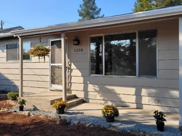 1208 SW Jordan St, Grants Pass, OR 97526