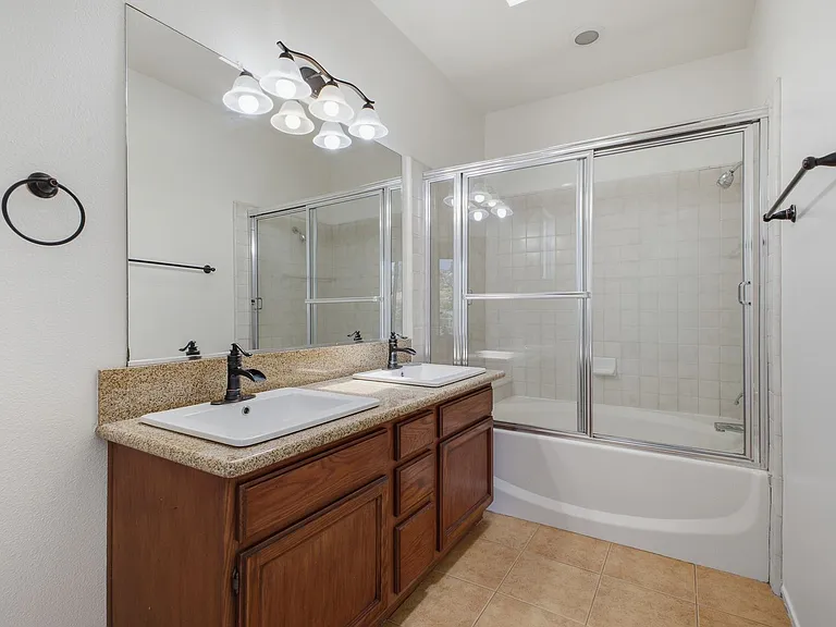 2338 Huntington Dr — Photo 12