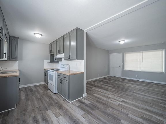3rd image of 2620 S Fern Ave