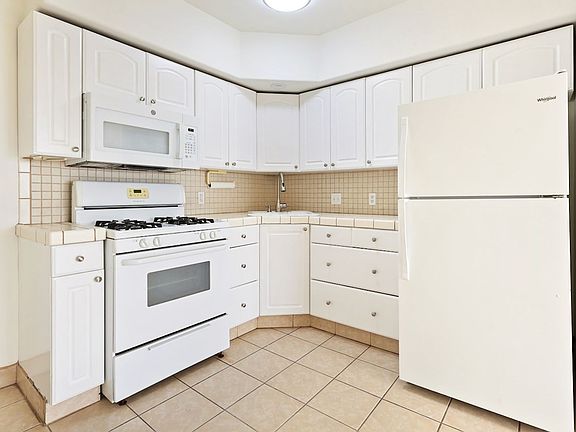 3rd image of 630 Avenida Victoria APT 204