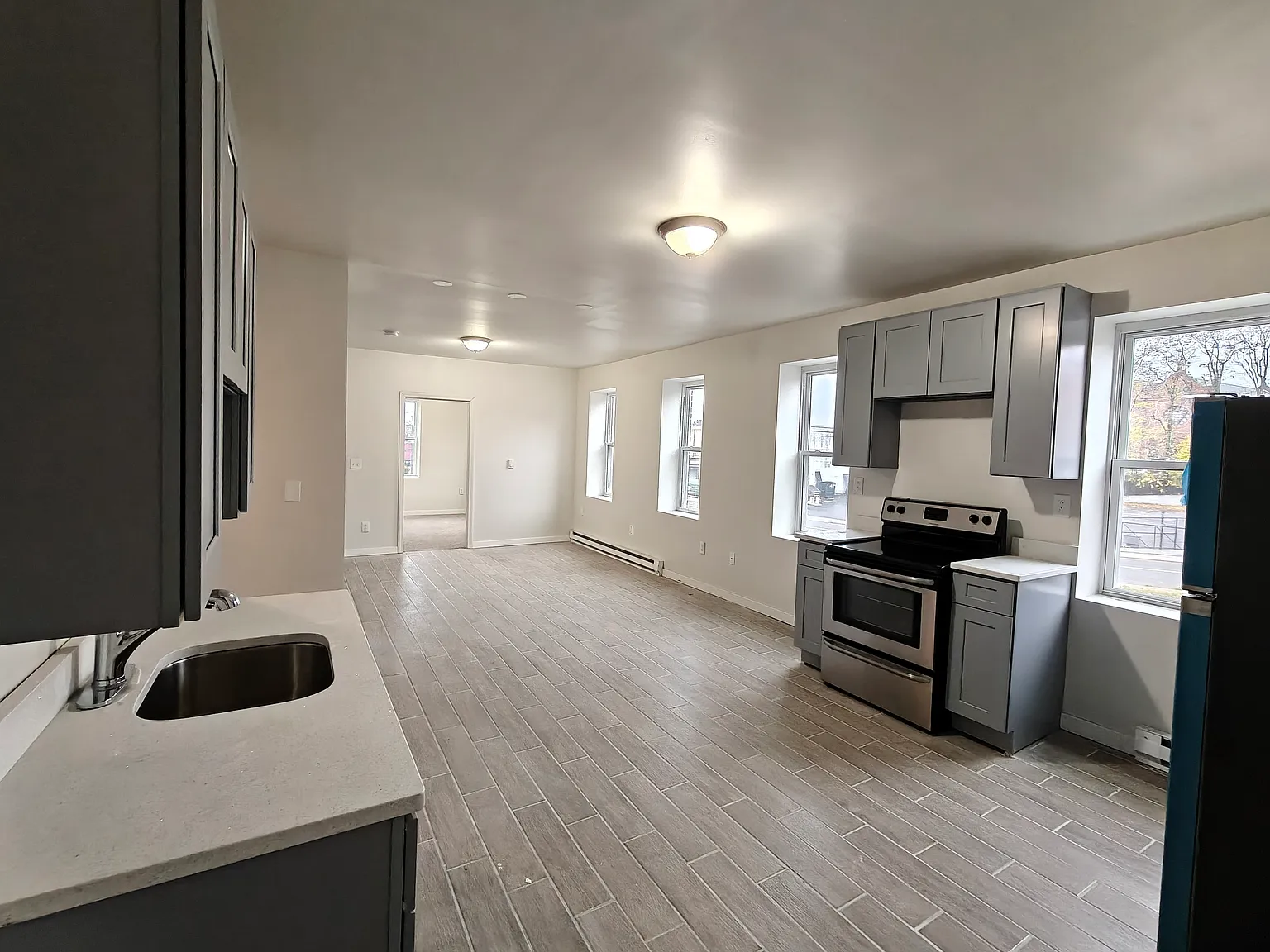 2 bed, 900 sqft, $1,500 — Photo 3