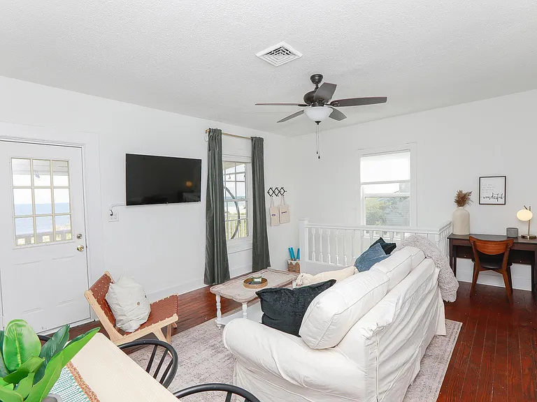 1282 W Ocean View Ave #UP — Photo 5