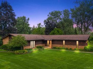 52370 Hummingbird Ct, Shelby Township, MI 48316